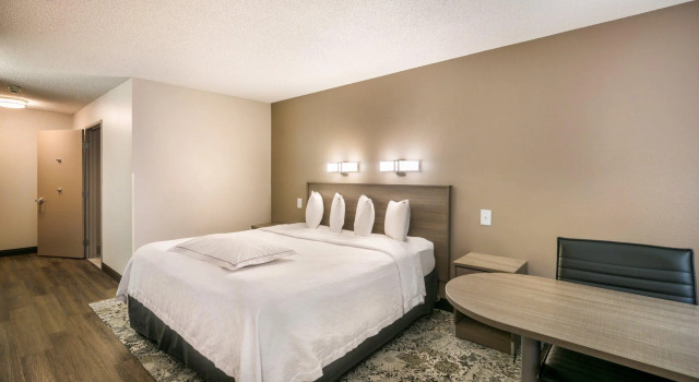 Двухместный номер Premium Red Roof Inn PLUS+ Boston - Logan