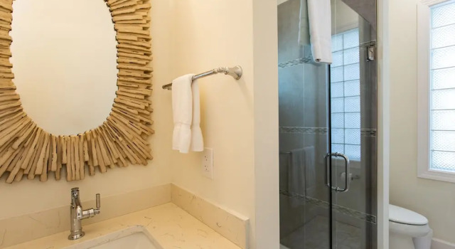 Коттедж Luxury Sorrento Luxury Vacation Home: Expansive 5-Bedroom, 4.5-Bath Retreat with Private Pool, Hot Tub, and Pet-Friendly Accommodations – Just a Short Walk from Stunning Vanderbilt Beach