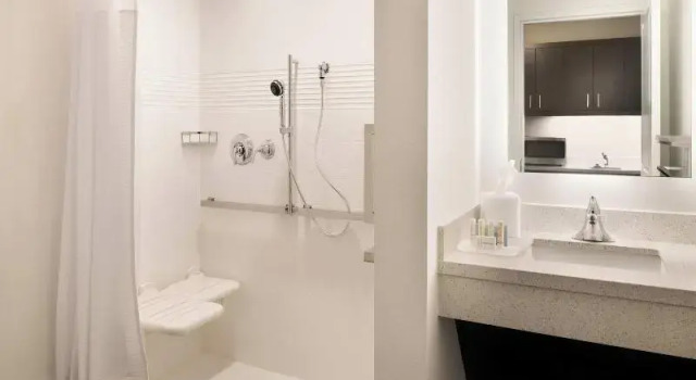 Двухместный люкс TownePlace Suites by Marriott Dubuque Downtown