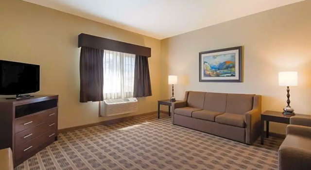 Люкс c 1 комнатой Best Western University Inn and Suites