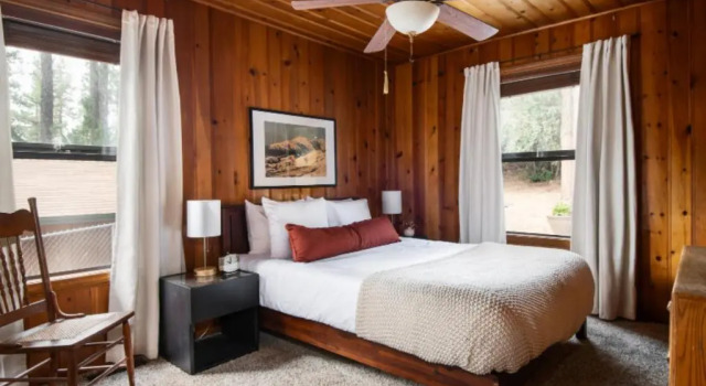 Cougar Lodge by AvantStay Private Character Cabin in Big Bear w Large Patio, Забронировать Дом для отпуска Биг-Бэар-Сити San Bernardino Mountains