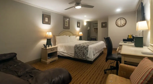 Номер Standard Atrium Inn