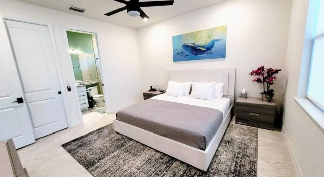 Blue Door Retreat - Luxury Pool Home - sleeps 8