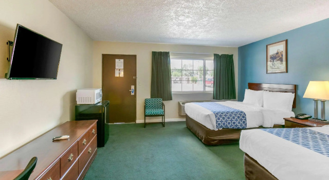 Четырёхместный номер Standard Econo Lodge Rawlins