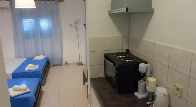 Трёхместный номер Standard с балконом Polykratis Rooms