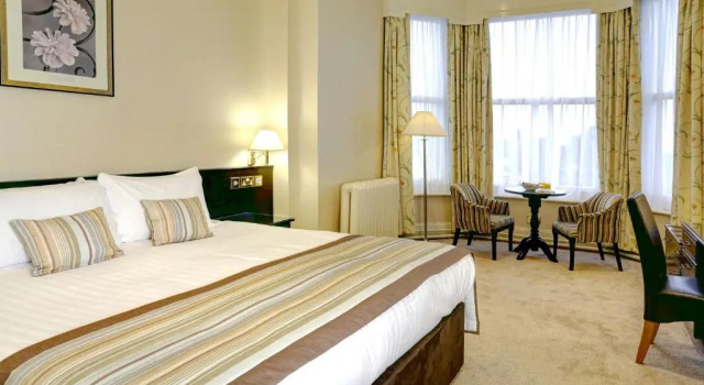 Номер Superior Royal Clifton Hotel