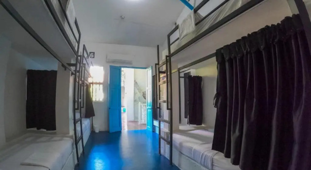 Кровать в общем номере Media Luna Hostel Cartagena