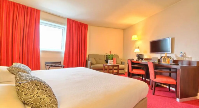 Трёхместный номер Superior Golden Tulip CDG Airport Roissy