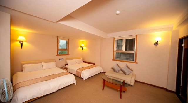 Четырёхместный номер Standard Tian Long Hotel