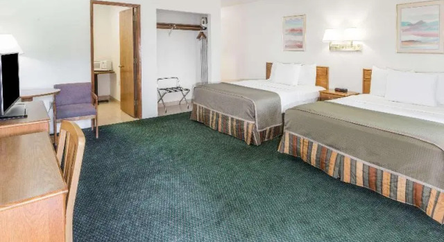Номер Standard Howard Johnson by Wyndham Roseburg