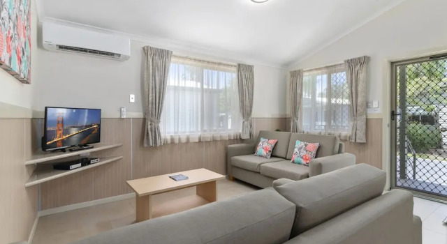 Семейная вилла Ashmore Palms Holiday Village