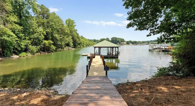Коттедж Lake Days by Avantstay Hot Tub + Firepit + Game Room & Private Dock Access