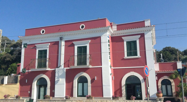 Hotel Villa A Mare, Book Villa Hoteller i Rodi Garganico med parkering, Parkering