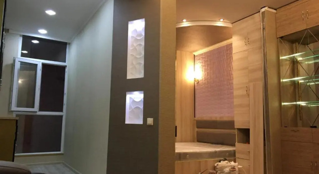 Leva 21, Boek Hotel Batoemi 