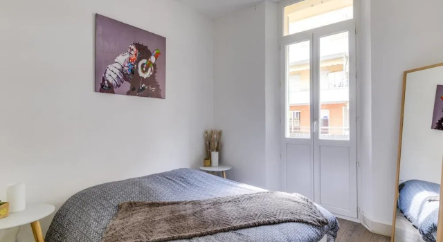Beautiful Modern 3 Bedroom Apartment in Center