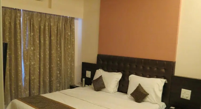 Люкс с балконом Hotel Sunny International