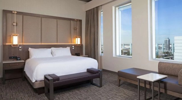 Люкс Deluxe c 1 комнатой H Hotel Los Angeles, Curio Collection By Hilton