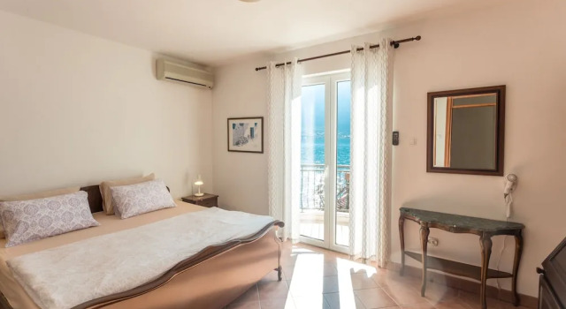 Villa Branka, Boek Villa Dobrota 