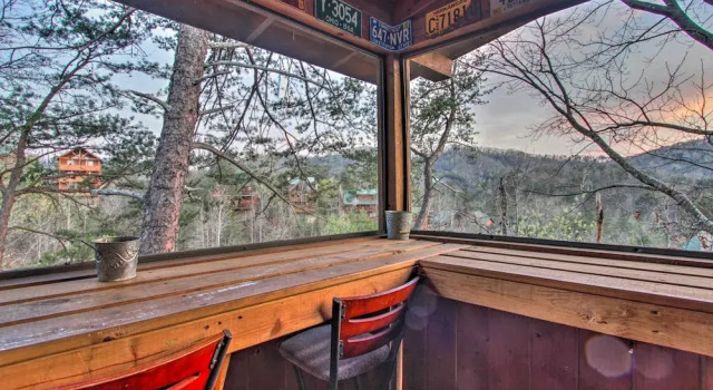 Коттедж Pigeon Forge Cabin w/ Hot Tub & Mountain Views!
