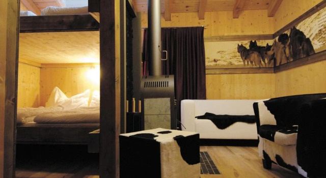 Hüttenhotel Husky Lodge, Забронировать Отель Муотаталь кантон Швиц
