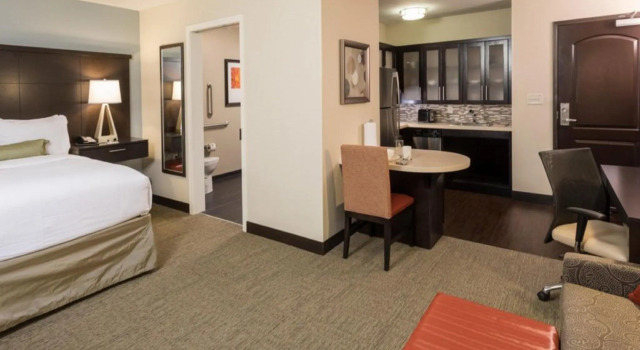 Двухместный люкс Staybridge Suites Wichita Falls by IHG