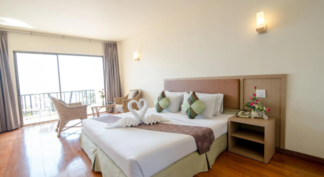 Номер Deluxe New Travel Beach Hotel & Resort
