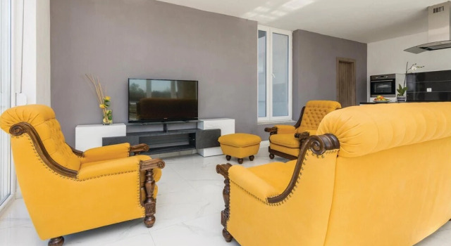 Three-Bedroom Holiday Home In Kozino, Забронировать Отель Отели Кожино с парковкой, Парковка