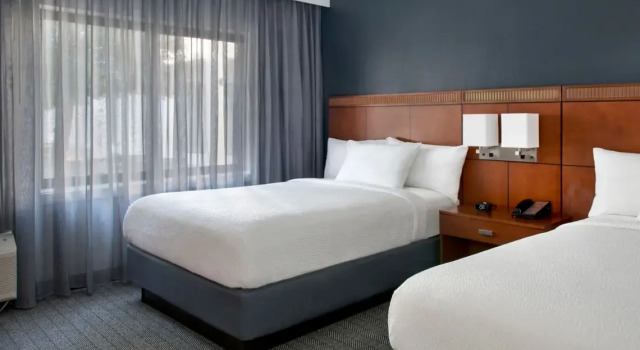 Четырёхместный люкс c 1 комнатой Courtyard by Marriott Annapolis