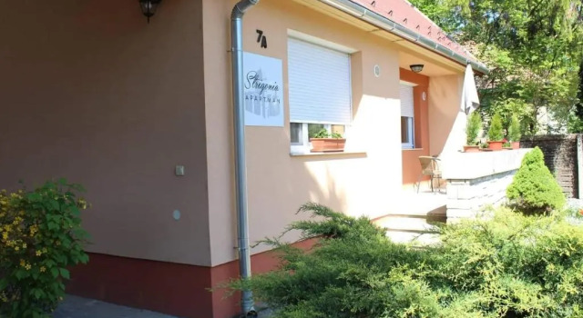Апартаменты Strigonia Apartman