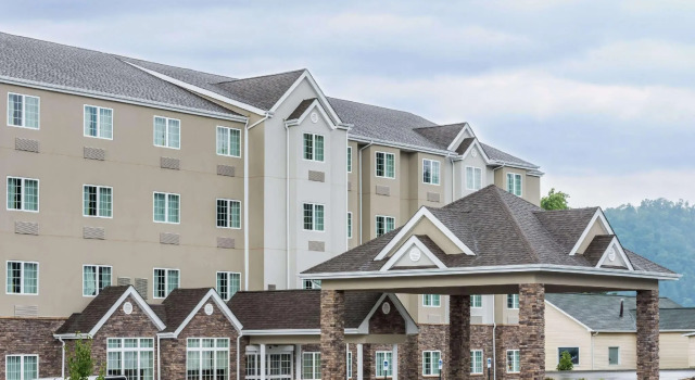 Кровать в общем номере Microtel Inn & Suites by Wyndham New Martinsville