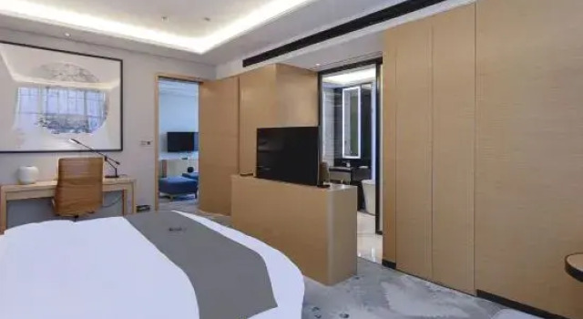 Люкс Business Weiren Hotel (Yining City Government)