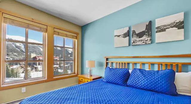 Luxury Remodeled Passage Point Condo - Short Walk to Lifts - Incredible View - PP403 by Redawning, Забронировать Апартаменты/квартира Отели Коппер-Маунтин с парковкой, Парковка