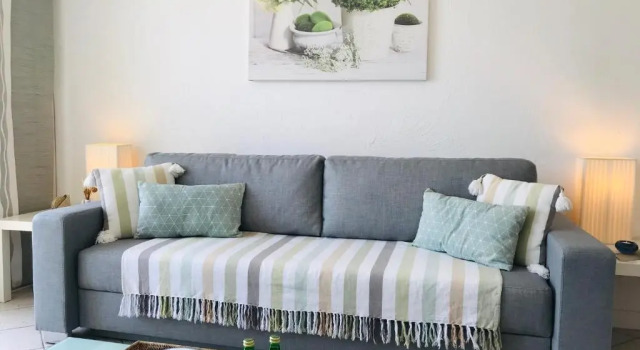 Sunny Cap View Terrace with Sea Views and AirCon, Забронировать Апартаменты/квартира Апартаменты Антиб, рядом с Antibes Archaeology Museum, Апартаменты/квартира
