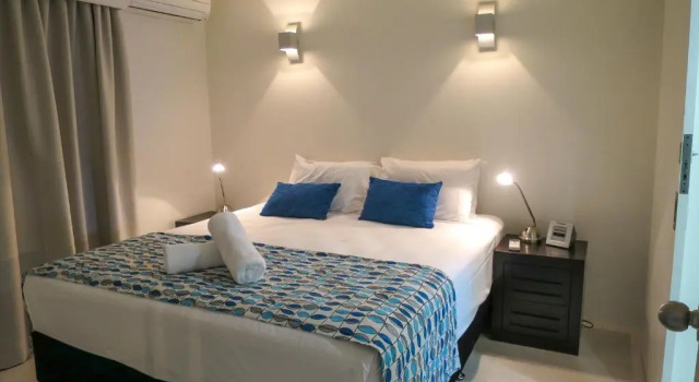 Апартаменты Marlin Waters Beachfront Apartments