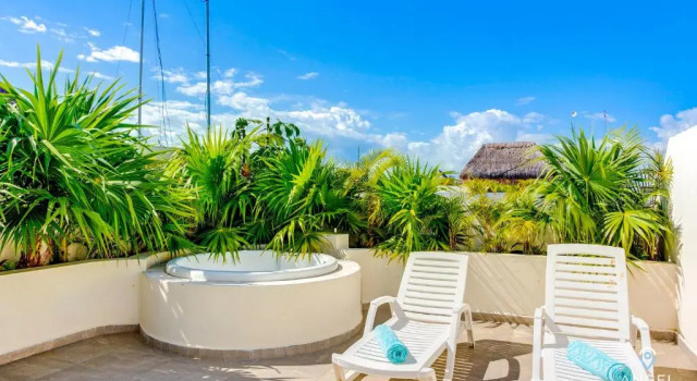 Апартаменты Пентхаус Condo Complex with an Alluring Pool & Tropical Vibes by Stella Rentals