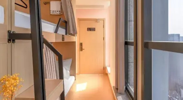 Кровать в общем номере (женский номер) с видом на канал Kepler Planet Youth Hostel (Hangzhou Wulin Square Baoshanqiao Metro Station)