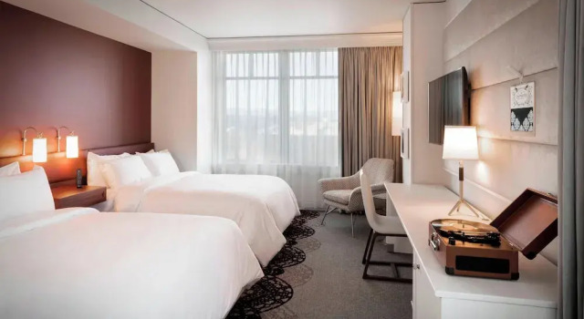 Четырёхместный номер Standard The Elizabeth Hotel, Autograph Collection