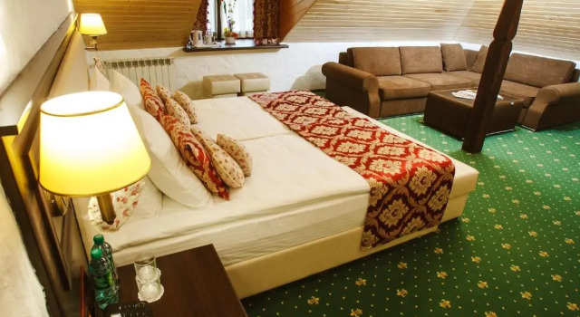 Iváncsó Birtok, Book Hotel Kosonʼ Transcarpathia