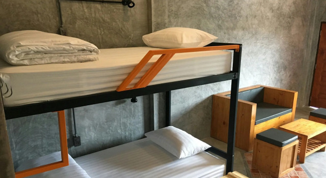 Sirah Hometel - Hostel, Забронировать Хостел Отели Ко-Пханган с парковкой, рядом с Пирс Тонг-Сала, Парковка