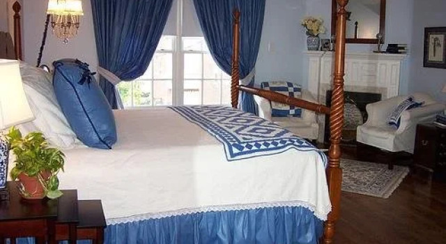 Baileys Uptown Inn