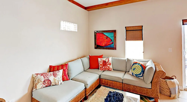 12400 Overseas Hwy Villa #7 3 Bedrooms 3 Bathrooms Villa, Varaa Villa Huvilat kohteessa Florida Keys, Villa