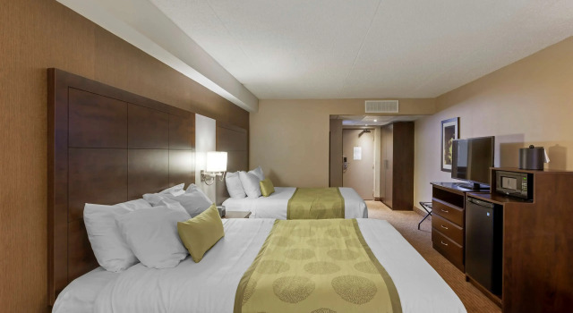 Четырёхместный номер Standard Best Western Plus Leamington Hotel & Conference Centre