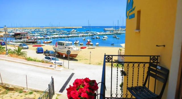 Двухместный номер Standard с балконом и с частичным видом на море Hotel Cala Marina