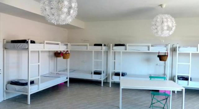 Кровать в общем номере (женский номер) Meet Gardalake Hostel