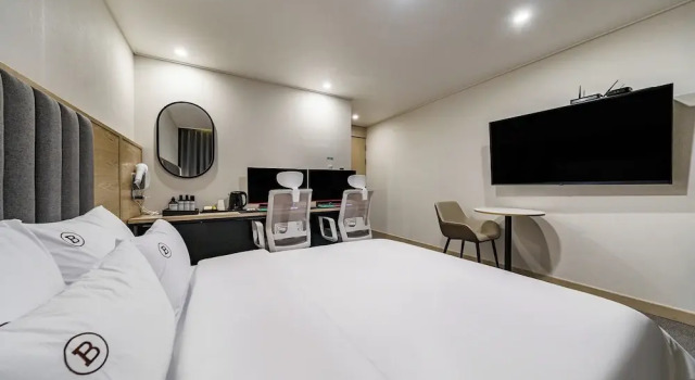 Номер Premium Daejeon Brown Dot Wolpyeong