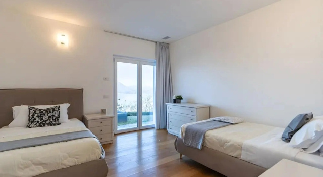 Villa Alessia,lake Maggiore View, Reservar Vila Hotéis em Piemonte com estacionamento, Estacionamento