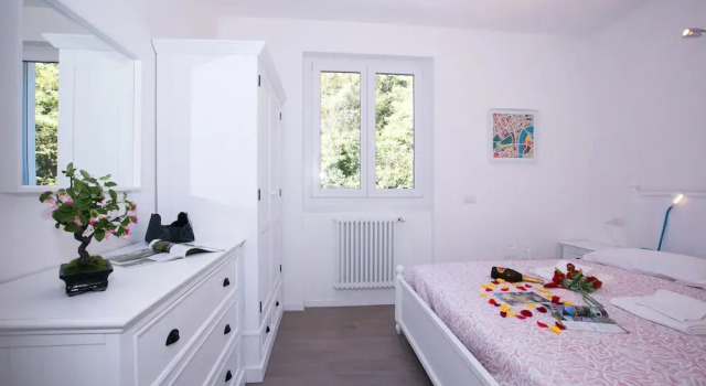 Casa Laura Apt 6 in Il Piazzo, Book Lejlighed Hoteller i Plesio med parkering, Parkering