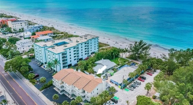 Апартаменты 100 steps to Indian Rocks Beach, ocean side, 2 bedroom updated condo