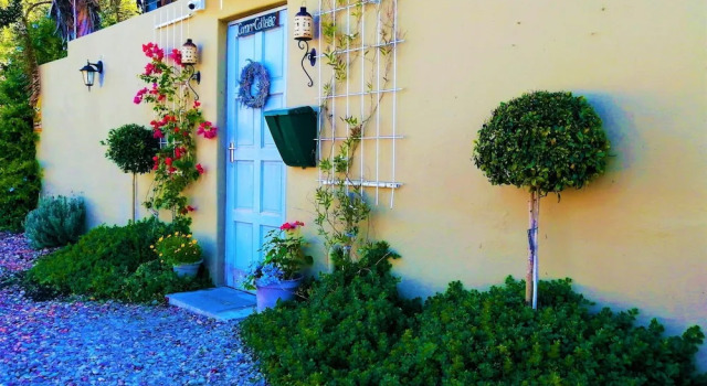 Cozy Corner Cottage Near the Beach, Забронировать Дом для отпуска Коттеджи Кейптауна, рядом с Netcare Blaauberg Hospital, Коттедж