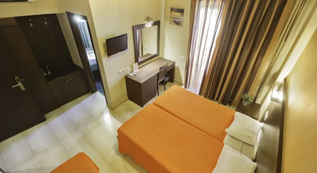 Трёхместный номер Standard с балконом Sofia Hotel